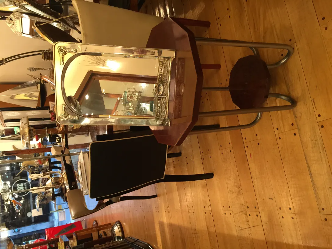 장식용 고대 거울, 장식 프레임 포함