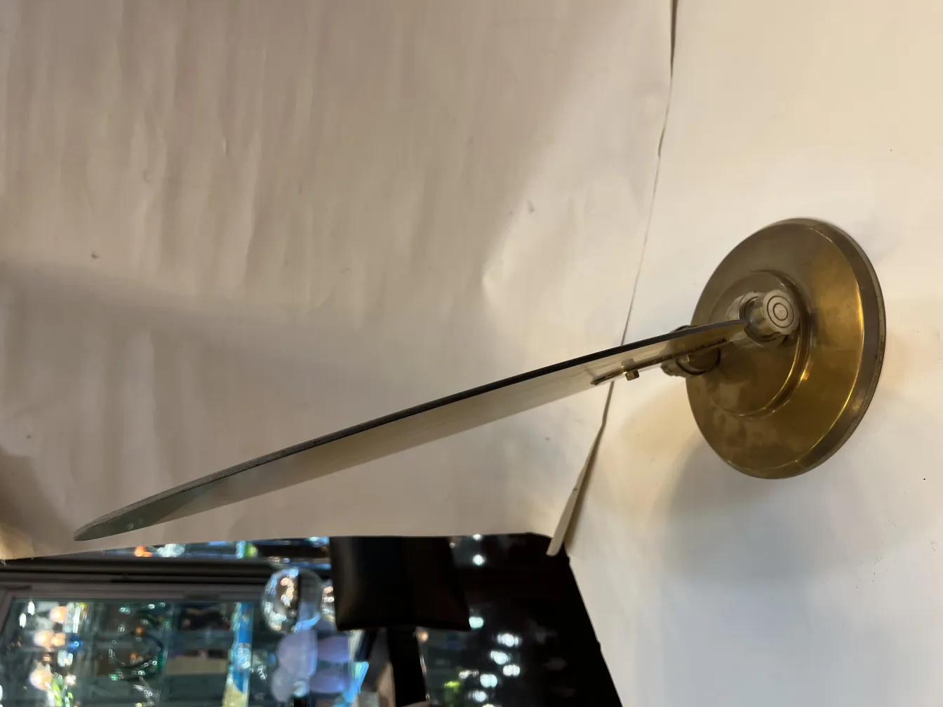 古董镜子，艺术新潮风格，带精美底座。