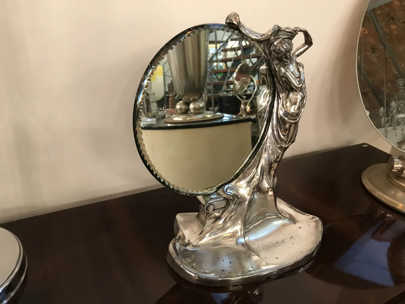 miroir ancien art nouveau avec base décorative et figure élégante