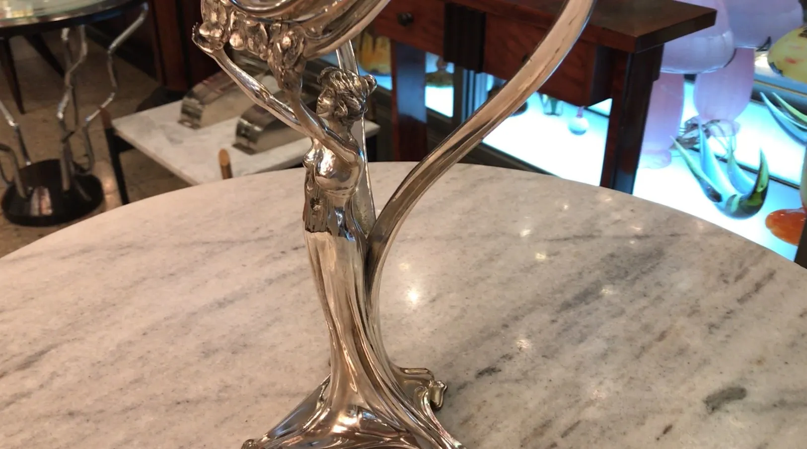 антикварное зеркало ар нуво с декоративной основой и фигурой