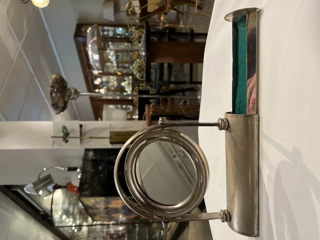 espejo antiguo de estilo Art Nouveau con soporte