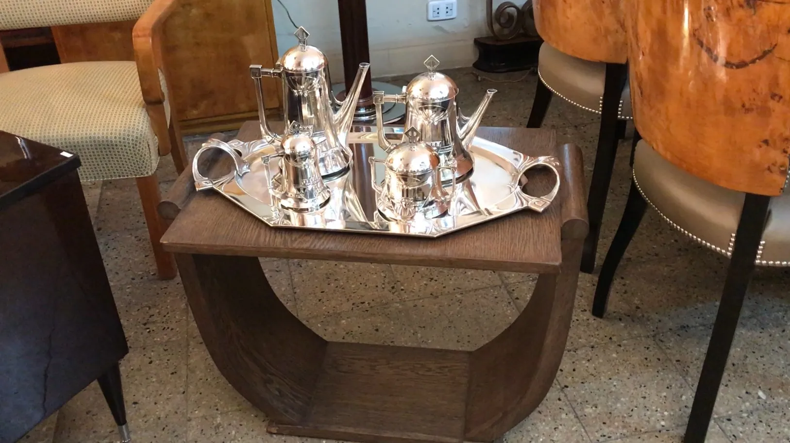 service à thé ancien WMF sur une table en bois