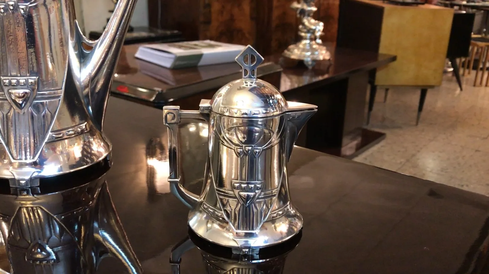 antico set da tè WMF con design elegante e distintivo