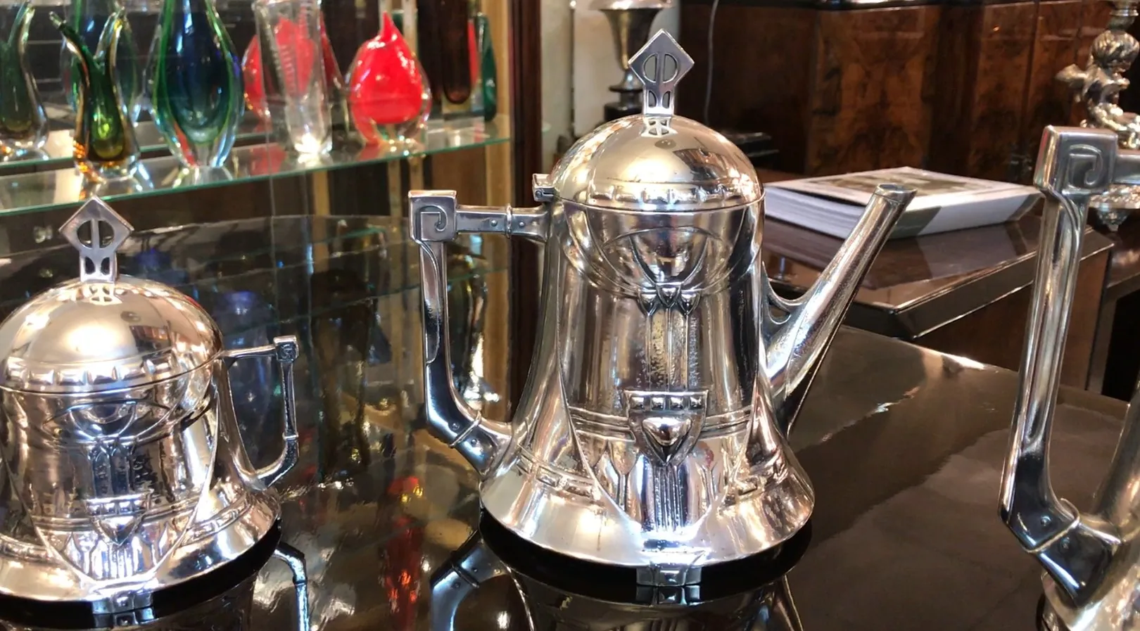 고대 WMF 차 세트, 복잡한 디자인