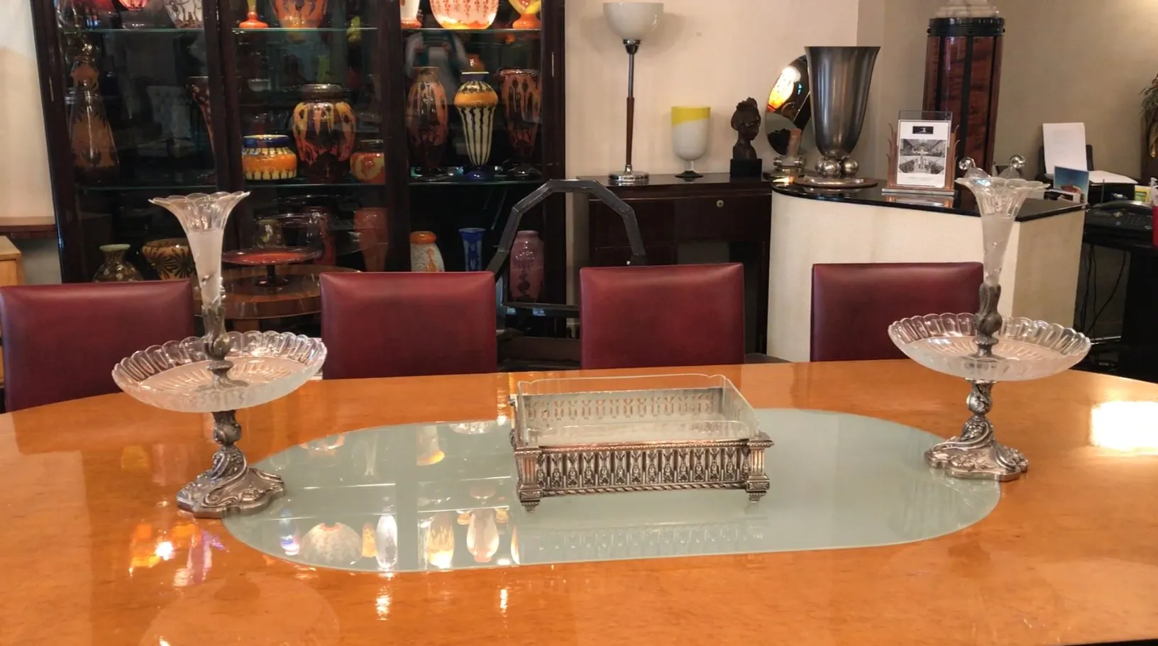 centre de table antique Christofle embellissant une table élégante, trois pièces au total