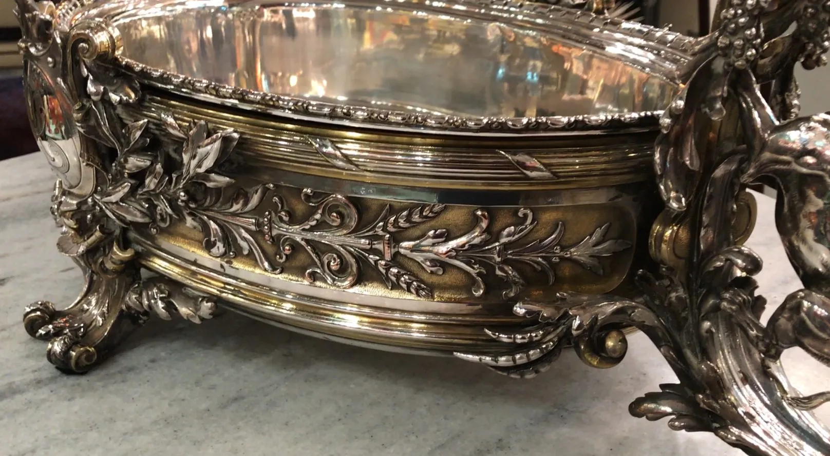 centro de mesa antigo Christofle decorativo com ornamentos detalhados