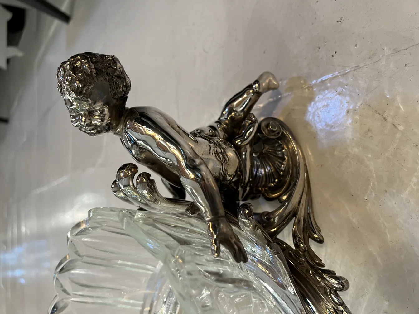 centro de mesa antigo Christofle com figura de anjo