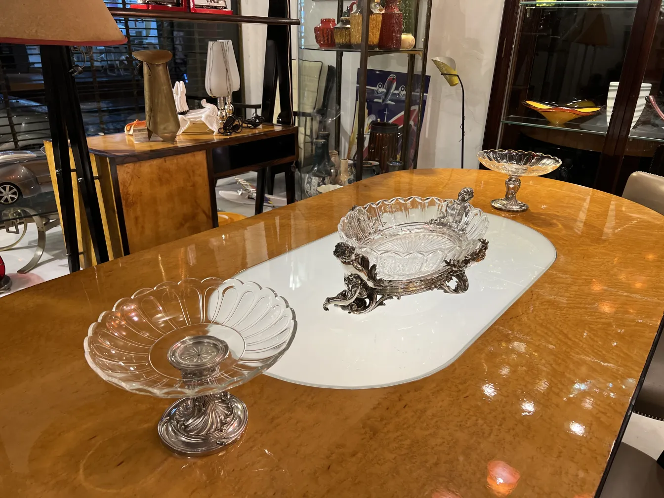 Centre de table ancien Christofle avec décorations élégantes sur une table