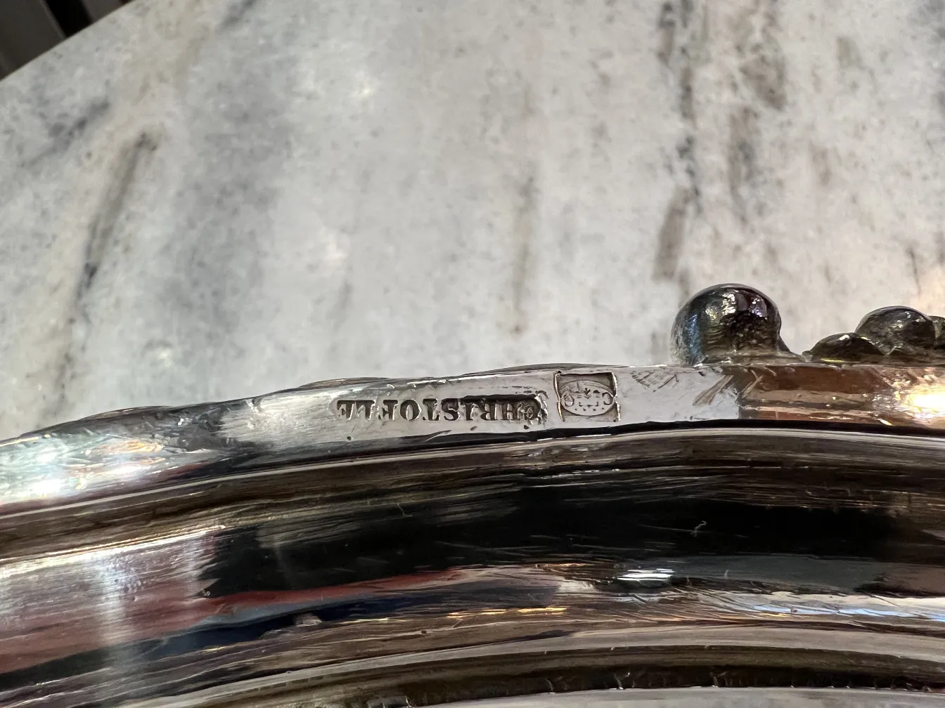 アンティークセンターピースChristofleの装飾的なエッジ