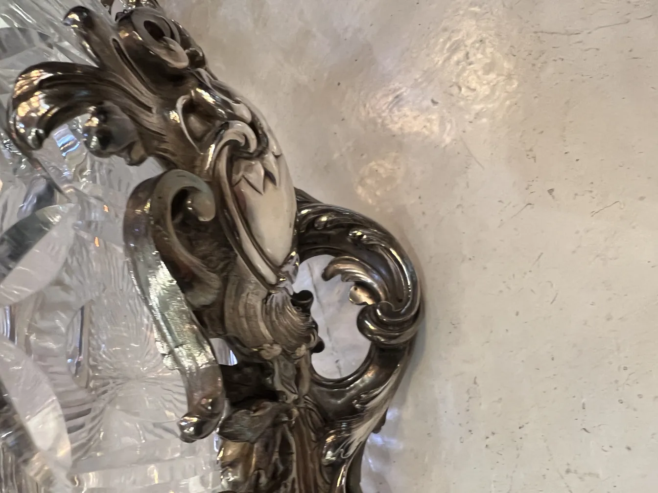 centrotavola antico Christofle con design decorativo, dettagli eleganti