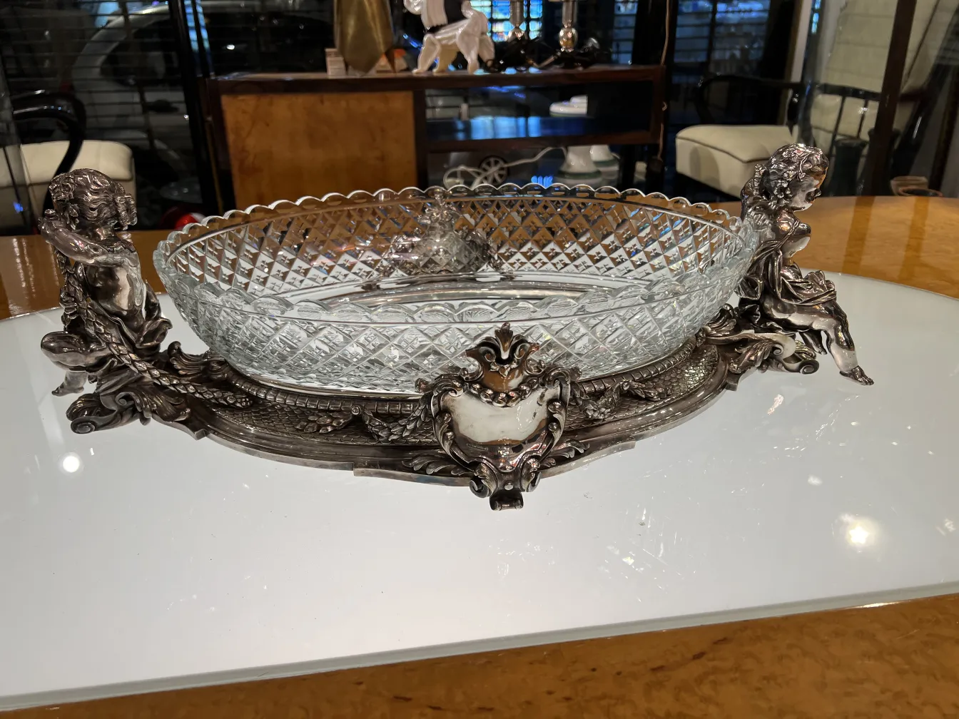 クラシックスタイルの装飾的なセンターピース