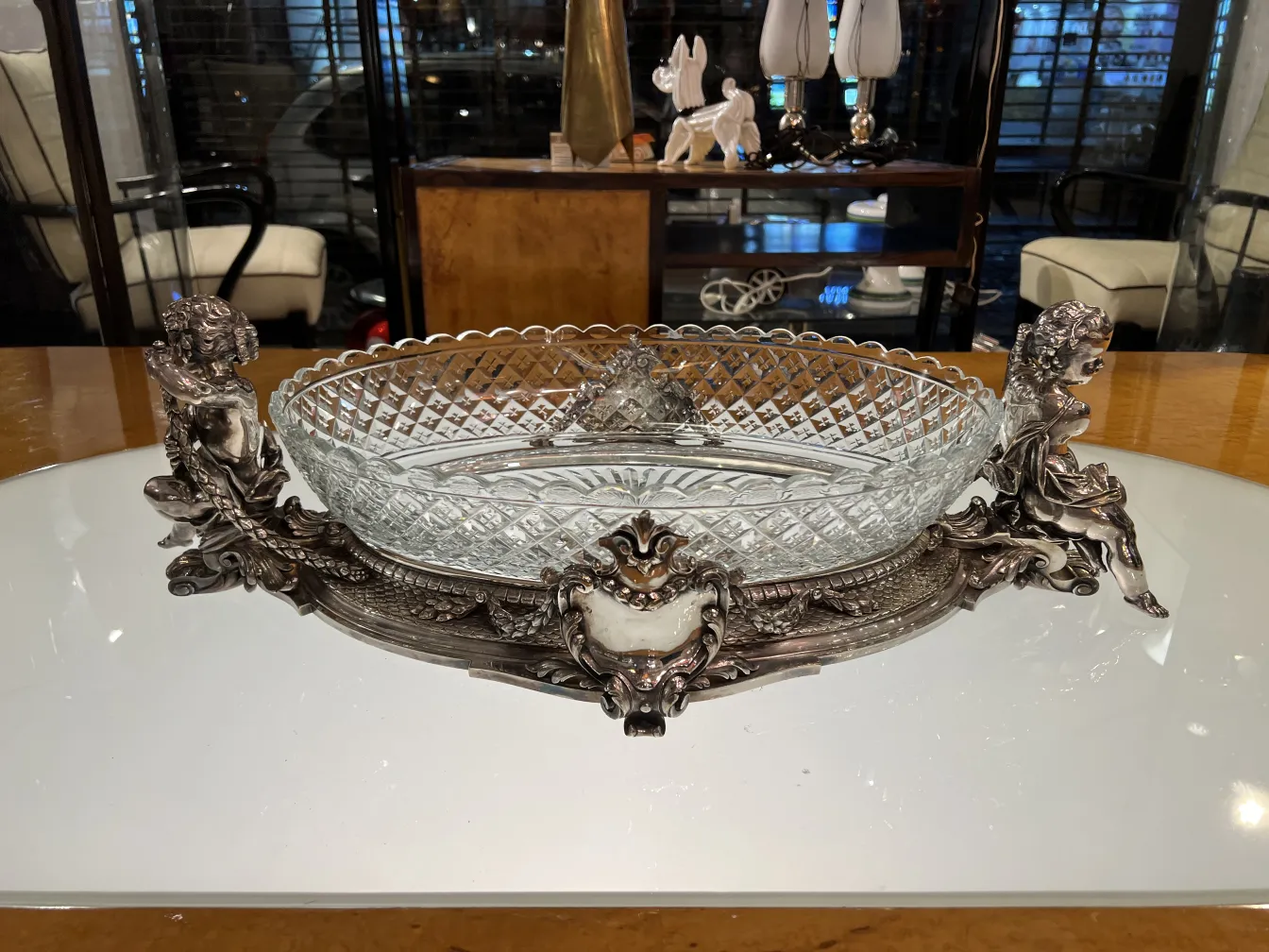 centre de table ancien Christofle avec bougeoirs détaillés, élégant