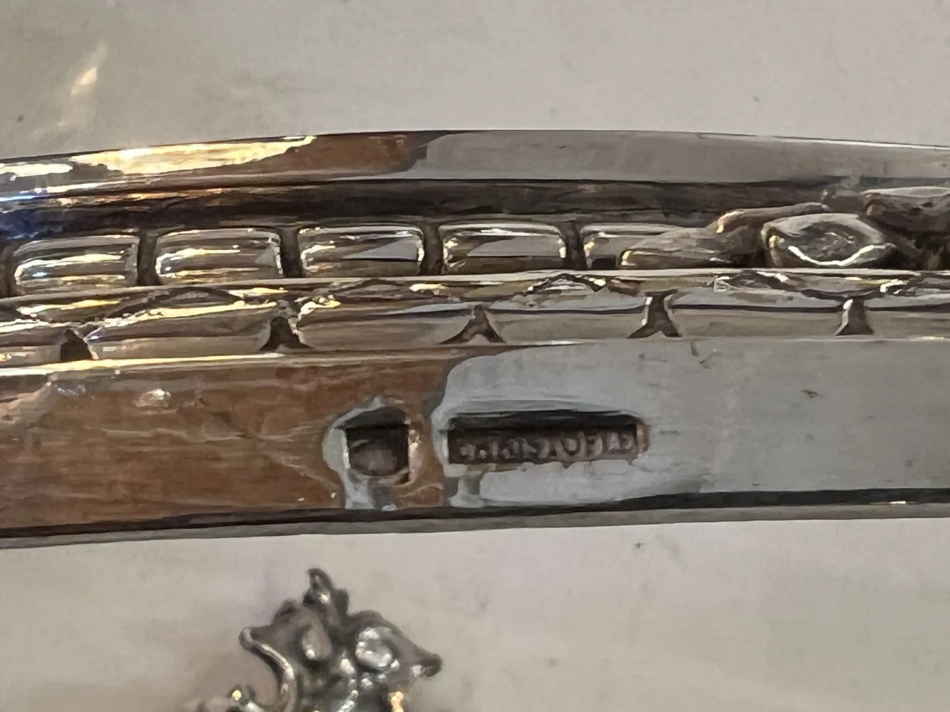 centre de table ancien Christofle avec détails décoratifs