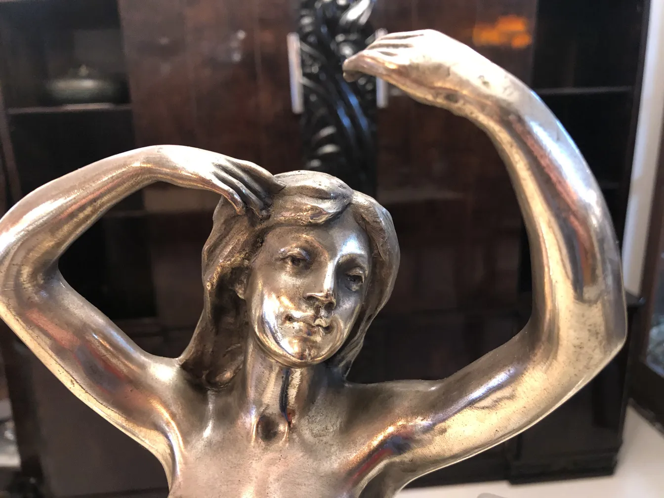 古董中心装饰品，女性形象，精致优雅的设计