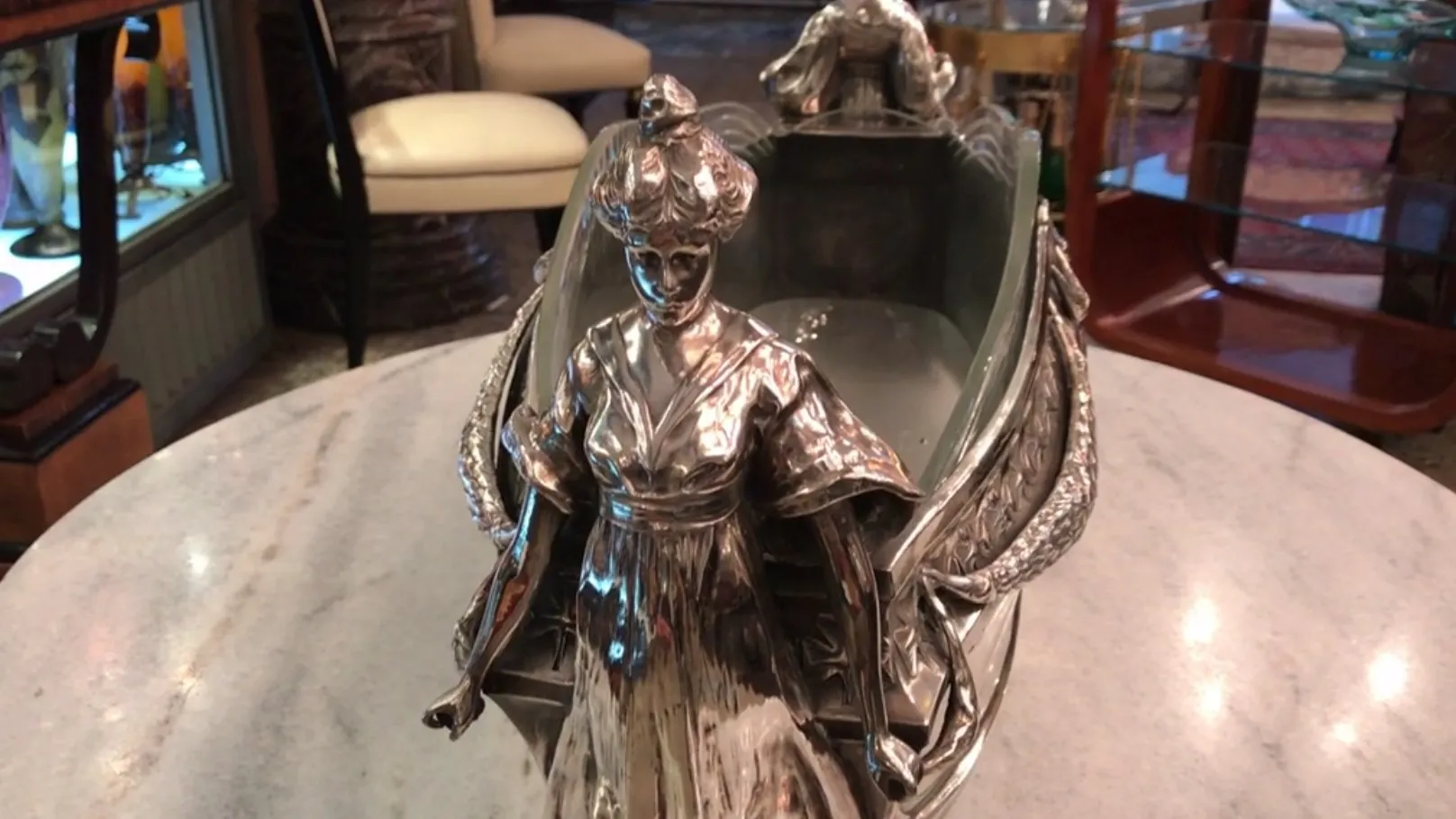 jardinera antigua wmF decorativa con figura femenina y detalles