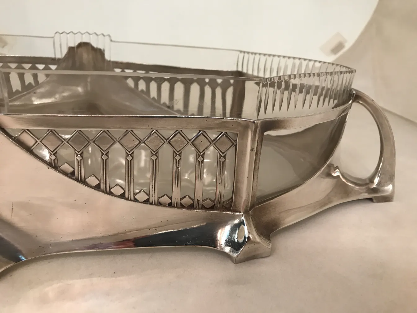 centrotavola antico WMF con design elegante e dettagli unici