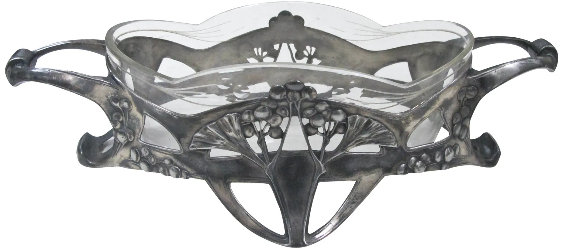 قطع مركزية للطاولة wmfs القديمة مع تفاصيل زخرفية وزهور.