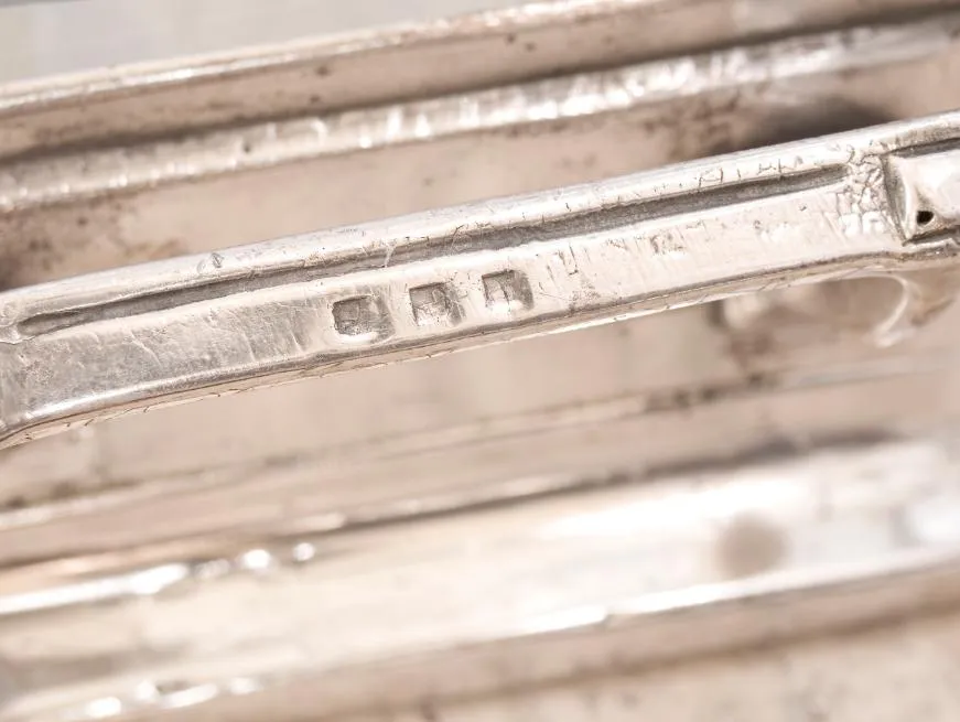 centrotavola antico WMF con design decorativo elegante in un ambiente classico