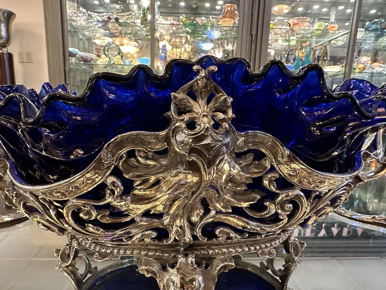 Antiker WMF-Blumentopf mit aufwändigem blauen Design