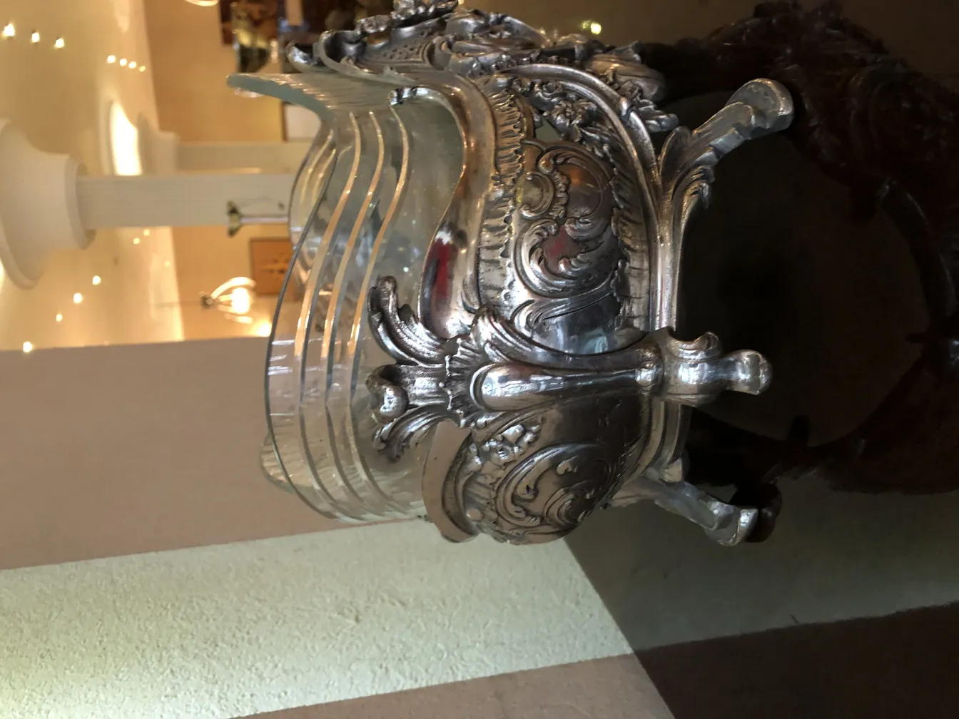 Centre de table ancien WMF avec un motif complexe, décor de table