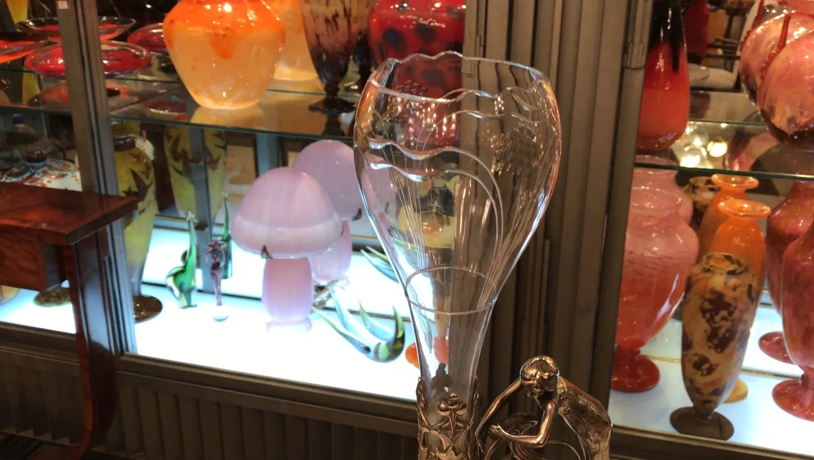 고대 WMF 중앙부 장식, 우아한 디자인으로 빈티지 분위기를 돋보이게 함