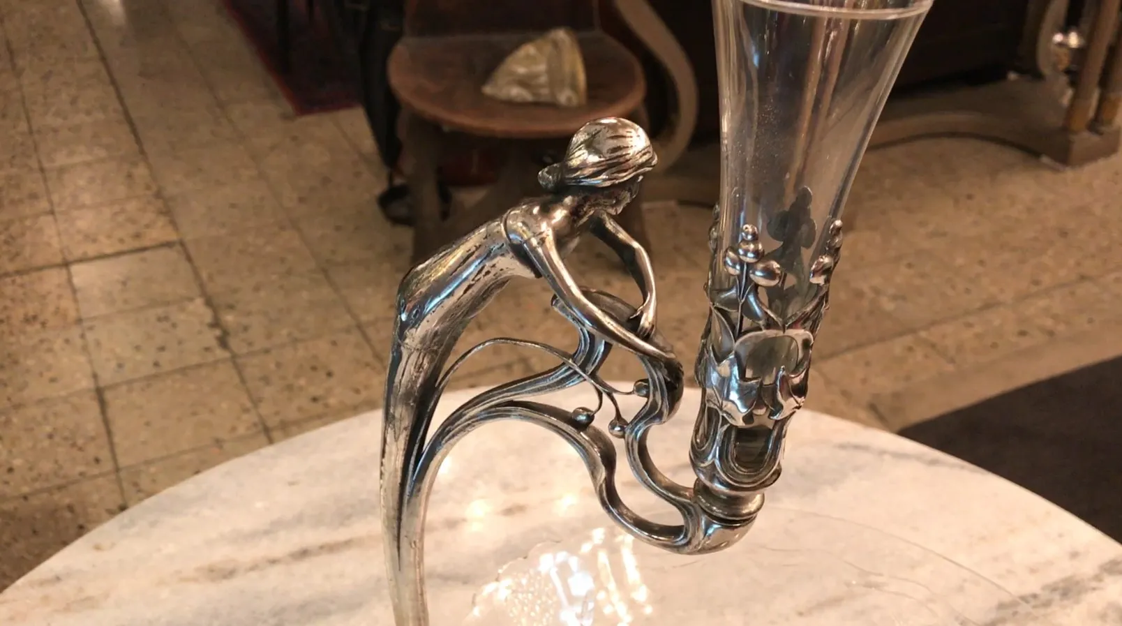 centrotavola antico wmfi con figura artistica su base elegante