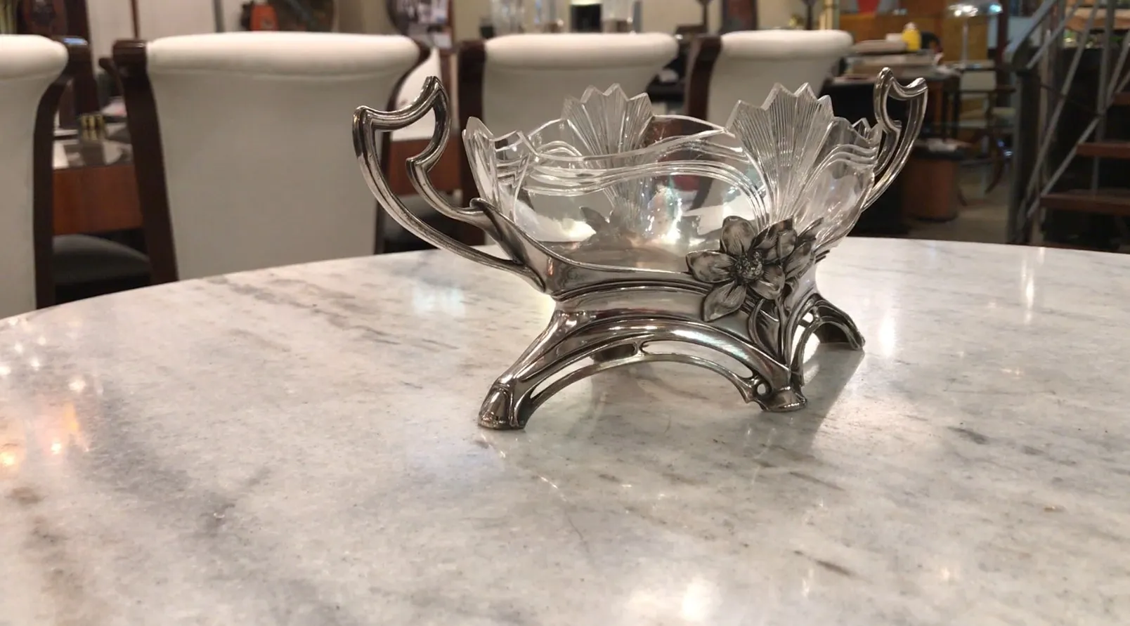 wmf中心装饰品，经典设计在桌上