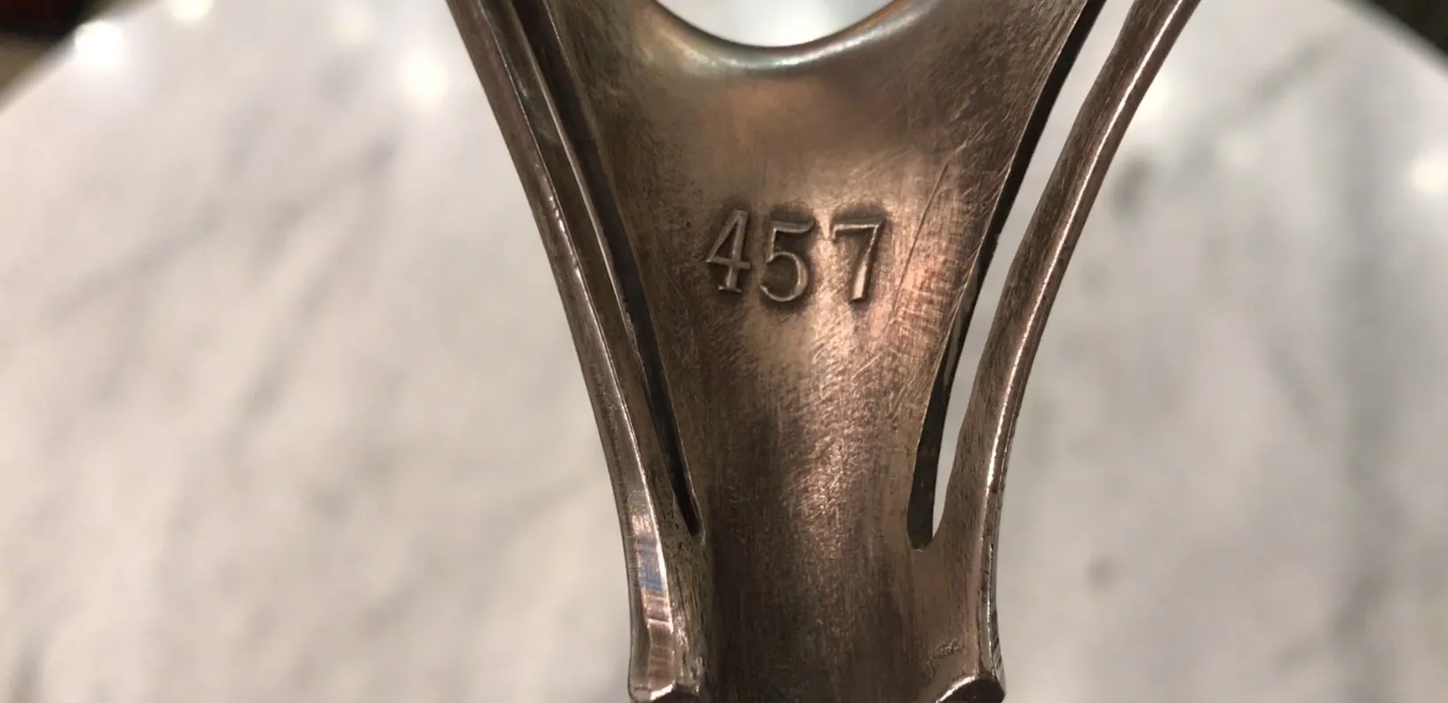 antiker blumentopf wmf mit attraktivem design in eleganter umgebung