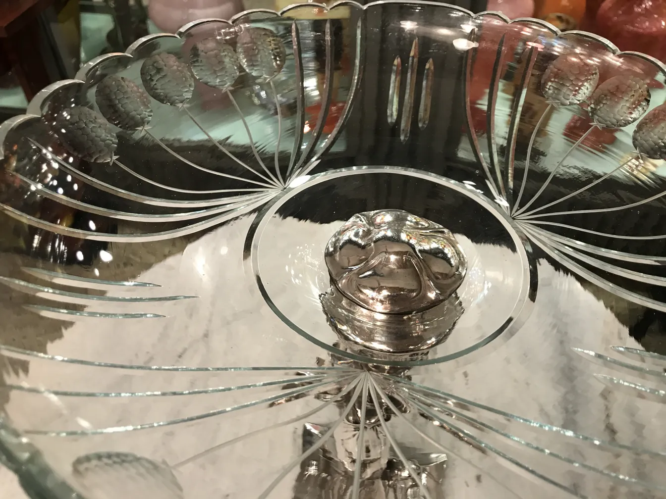 Centro de mesa antigo WMF com design decorativo elegante, ideal para decoração