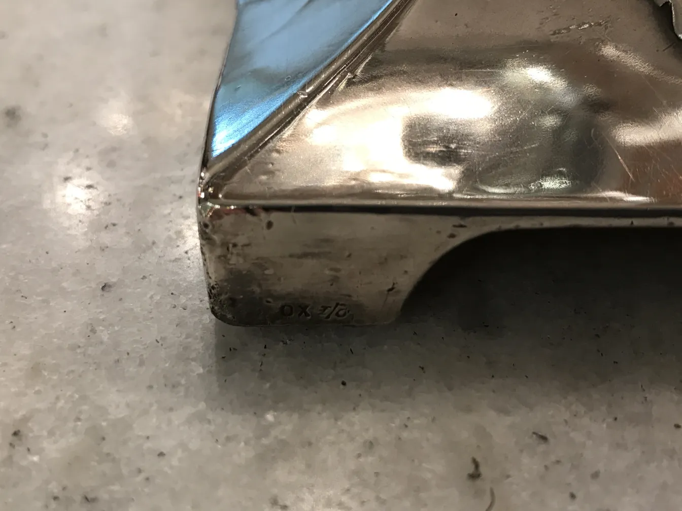 antikes blumentöpfe wmfs in eleganter form auf tisch