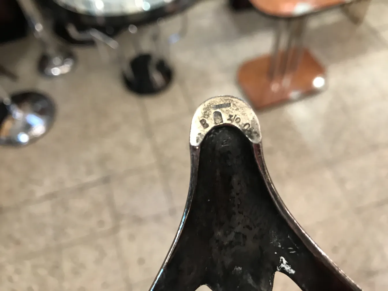 センターピースWMFのアンティーク、エレガントなデザインを持つ現代の設定で