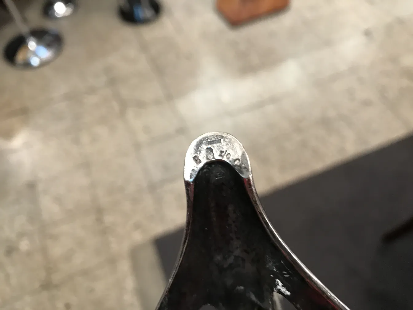 centrotavola antico WMF in un ambiente elegante, decorativo