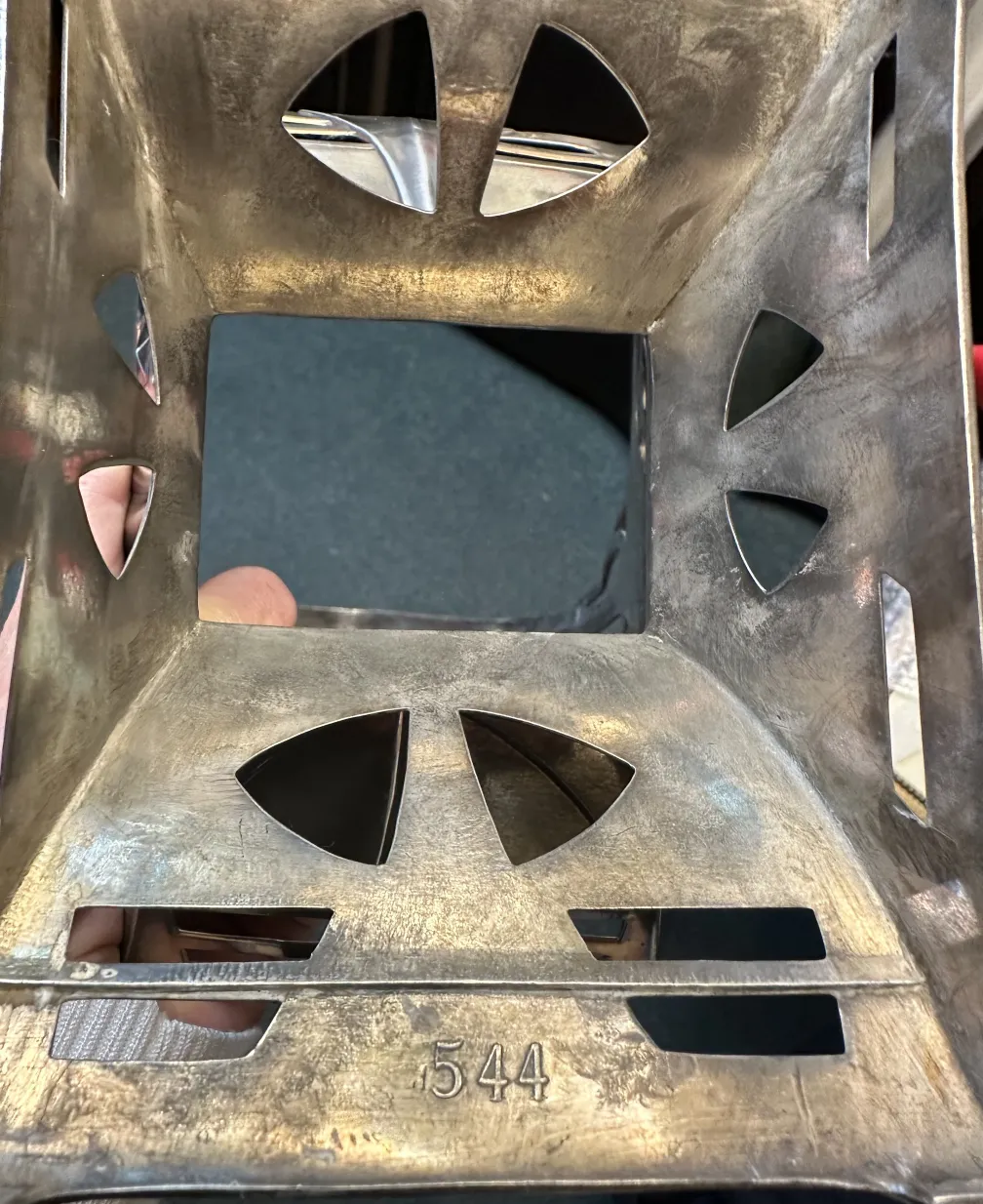 centrotavola antico WMF con design aperto e intagli