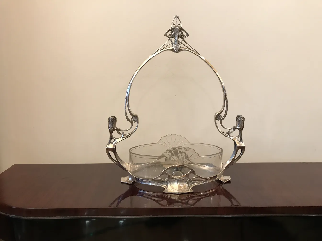 قطعة مركزية للطاولة WMF عتيقة مع تصميم أنيق