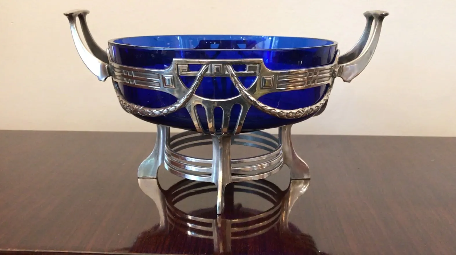 centro de mesa WMF antigo azul com detalhes elegantes