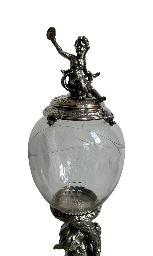 centrotavola antico wmf con decorazioni dettagliate e figura