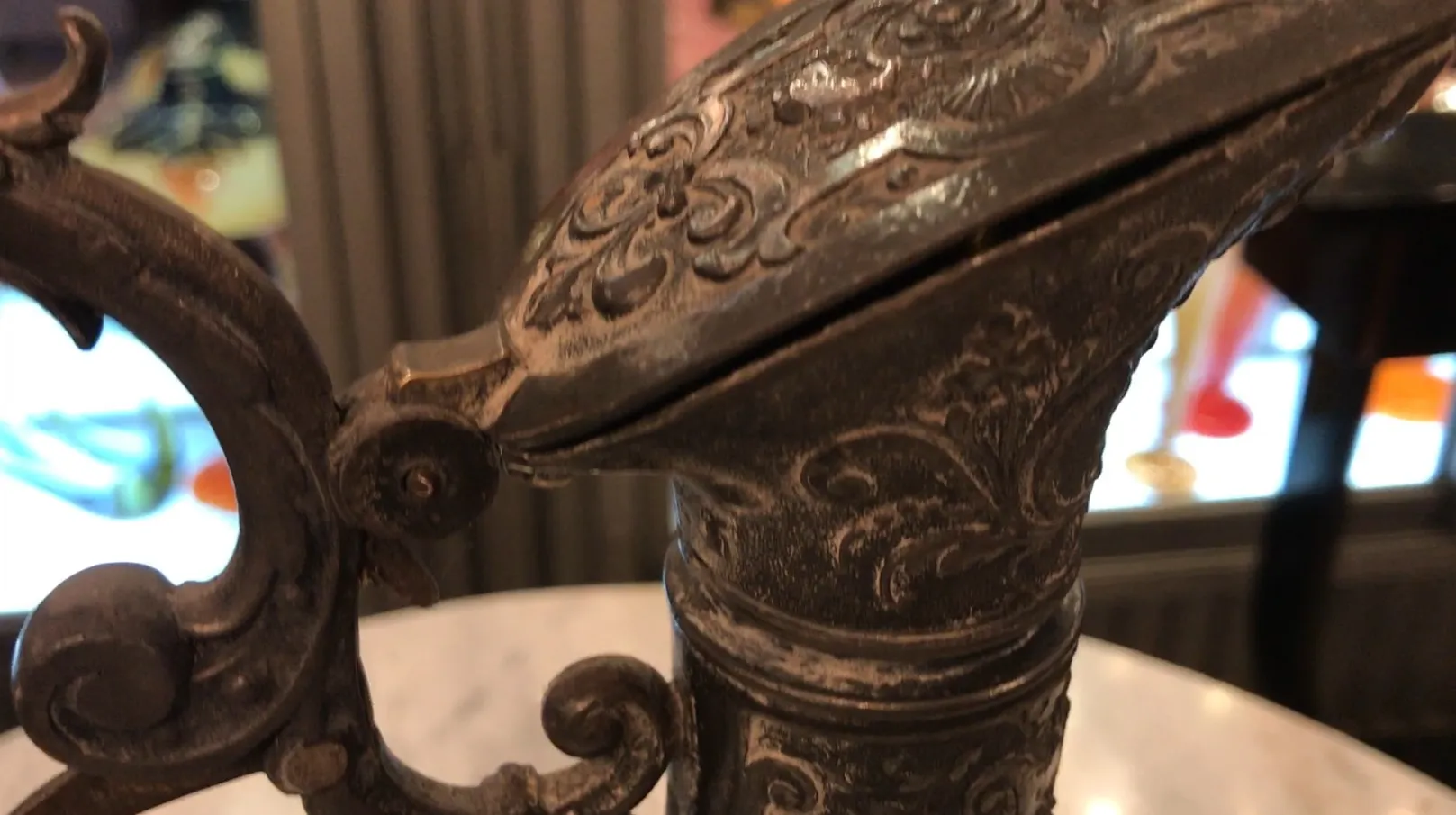 due brocche antiche WMF decorate con un design elegante