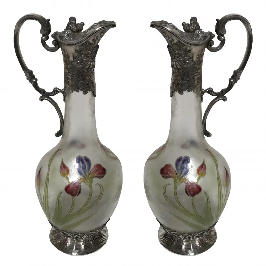 paire de pichets WMF avec fleurs peintes et poignées décoratives