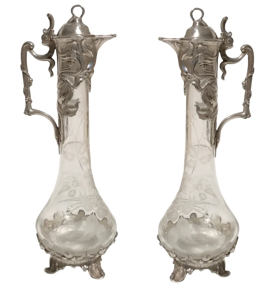 Set aus 2 antiken WMF-Krügen mit kompliziertem Design