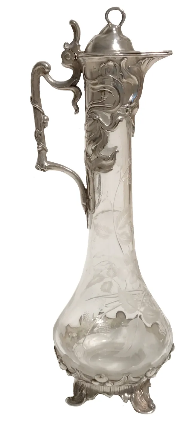 Pichets anciens de la WMF avec design incisé et couvercle