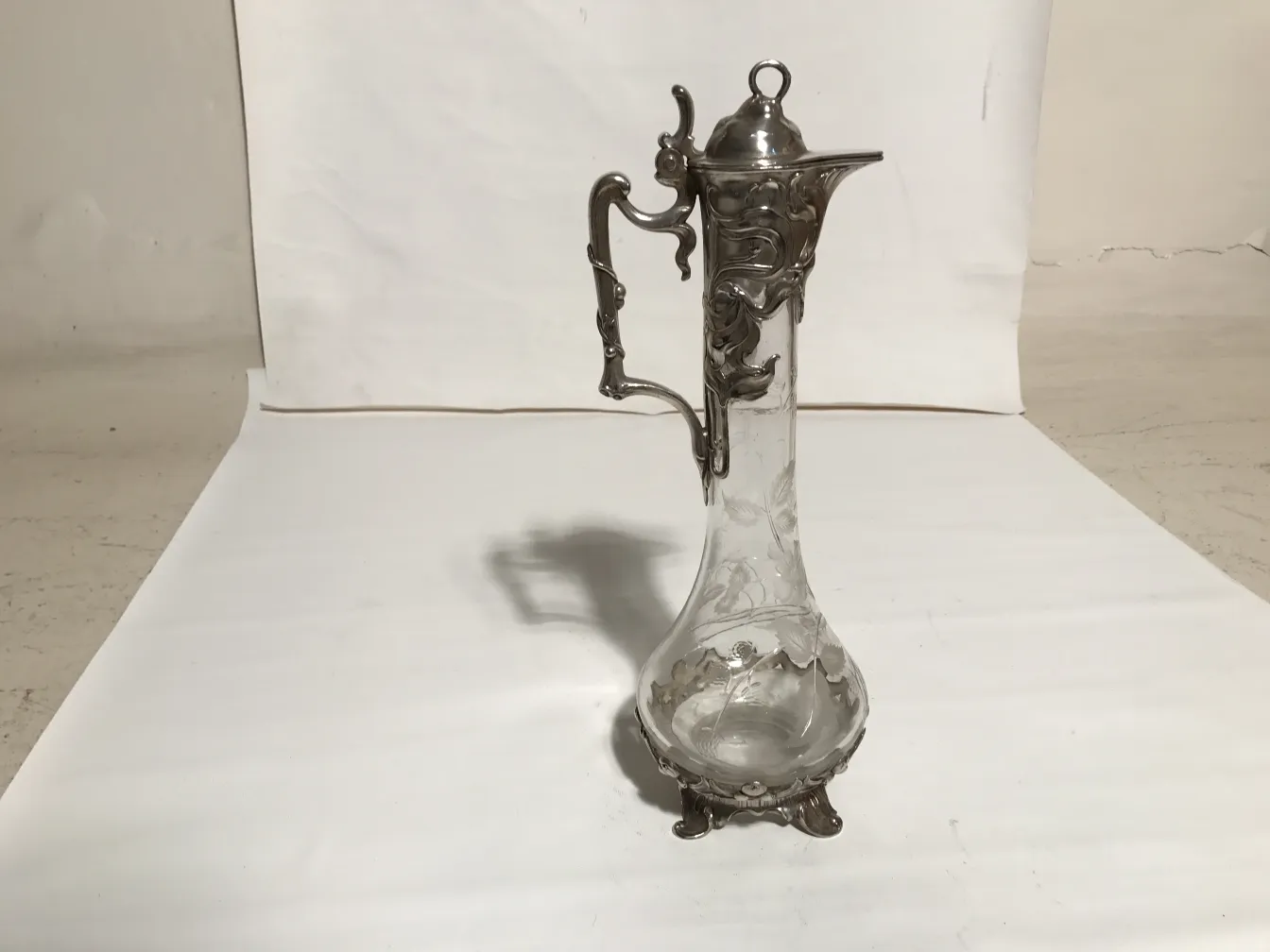 brocche WMF antiche con design intricati nella base e nel becco