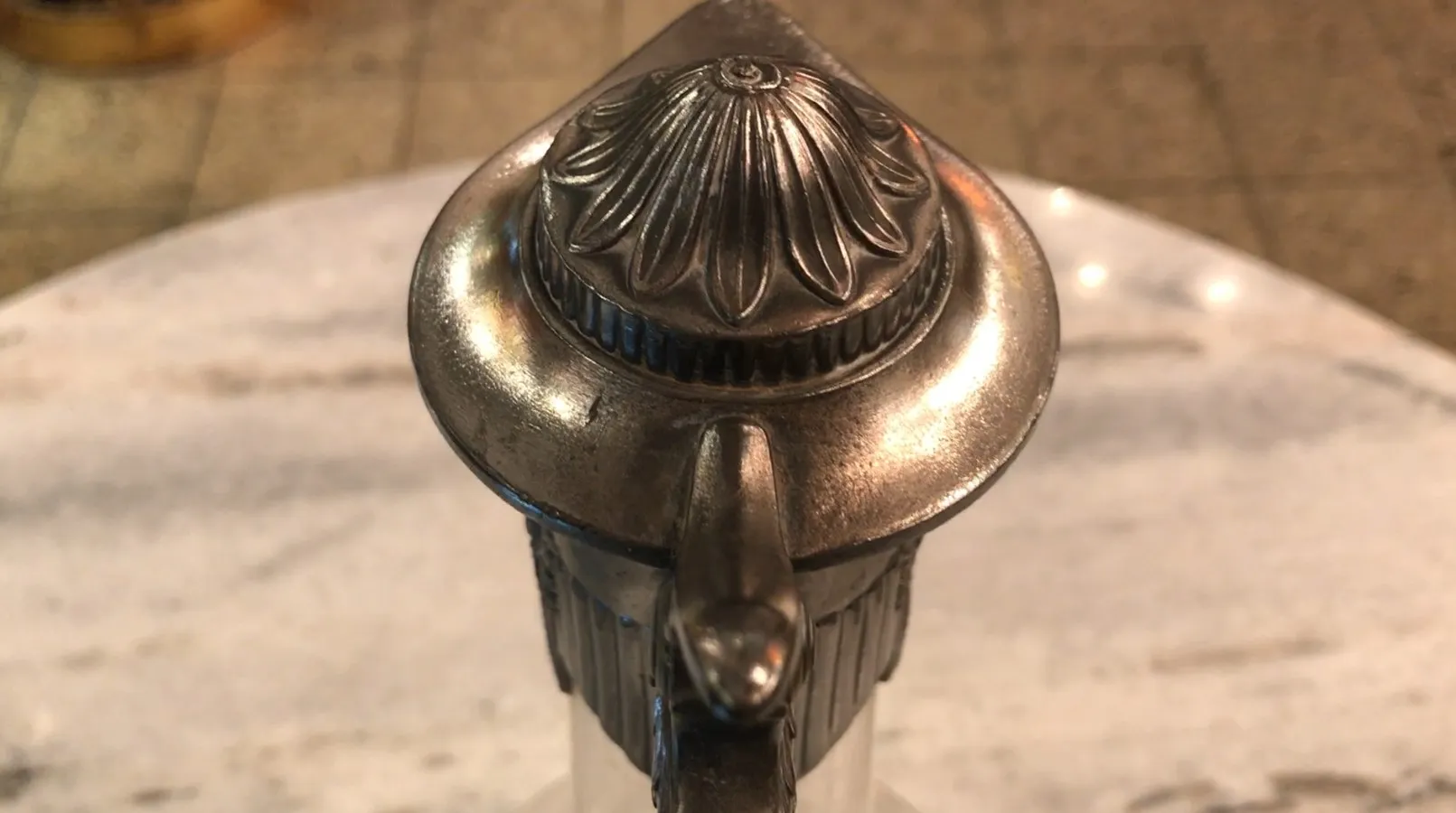 zwei antike WMF-Krüge mit elegantem und kreativem Design