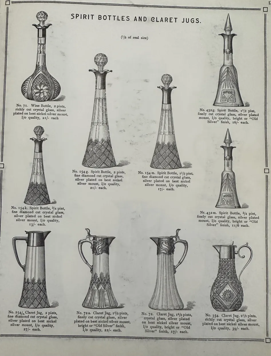 Brocche wmfs antiche, design elegante con dettagli lucidi.