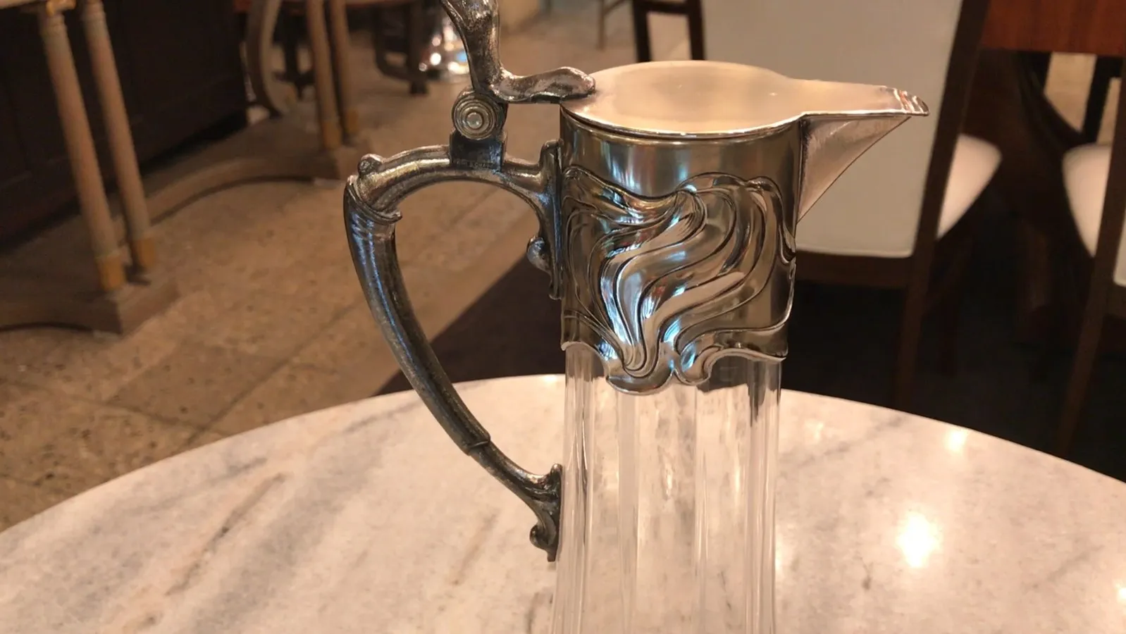 Conjunto de 2 jarras antiguas WMF con diseño ornamental