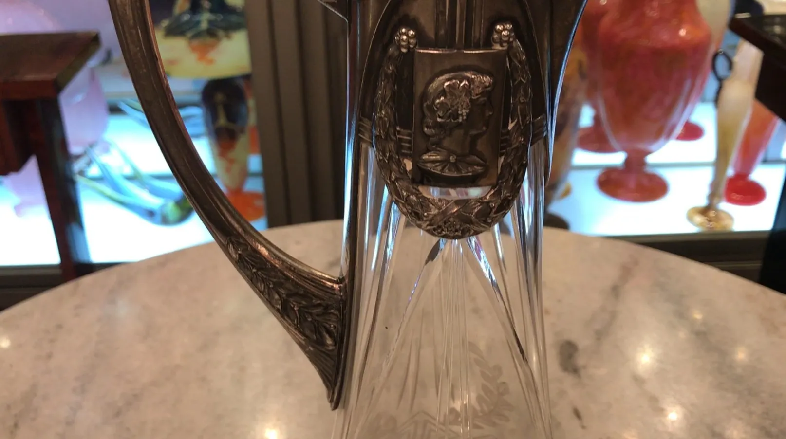 水差し2個wmfsの古代、複雑なデザインとエレガントな取手を持つ、ビンテージな環境で