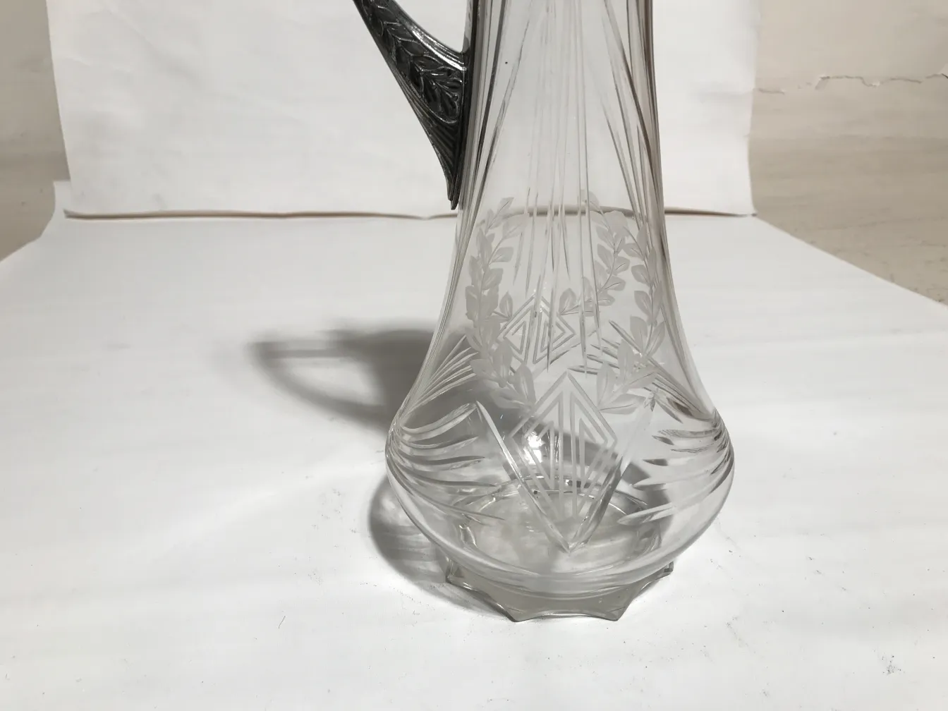 2 antique jars wmF의 우아한 장식 디자인