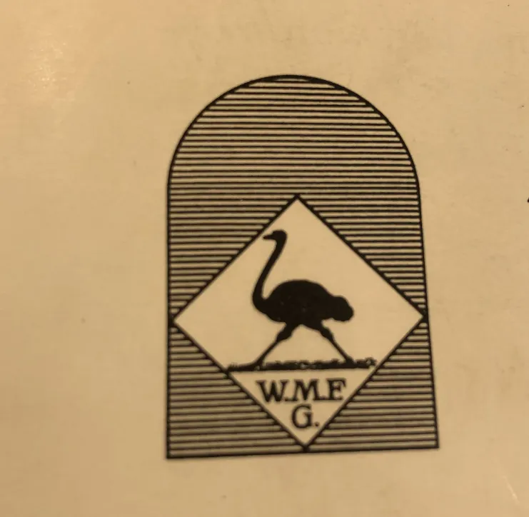 Antike WMF Krüge, elegant dekoriert.