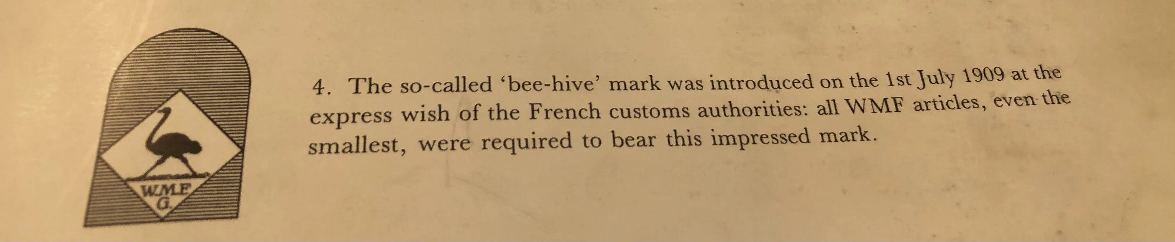 Античные графины WMF с классическим дизайном на нейтральном фоне.