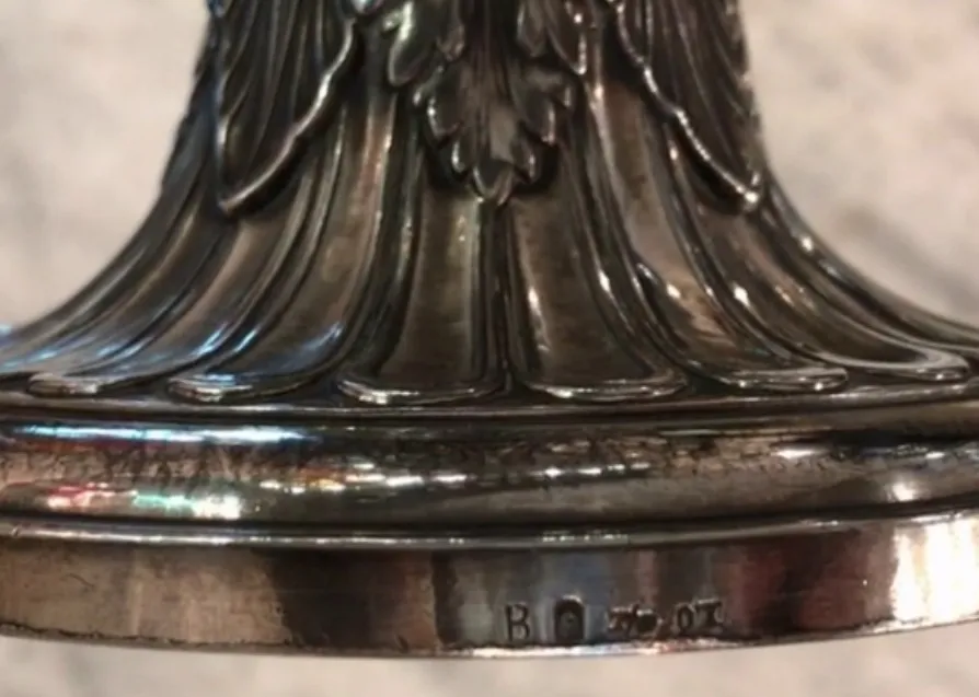 dettagli ornamentali su brocche antiche WMF