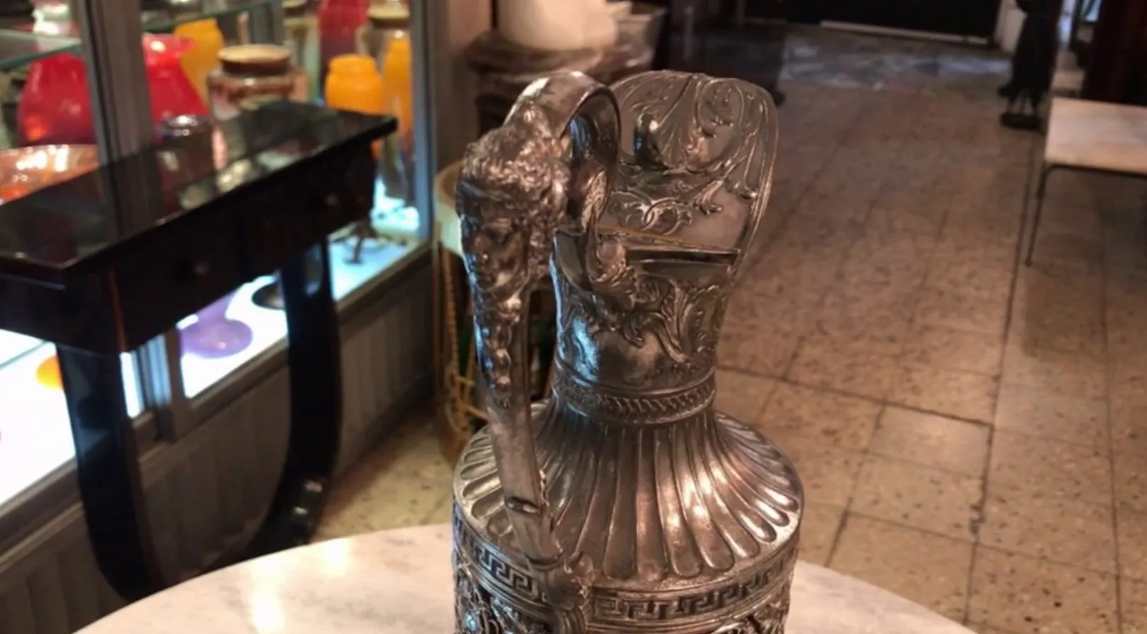 2 प्राचीन जग wmff जटिल और चमकदार डिज़ाइन के साथ, पृष्ठभूमि विकर्ण